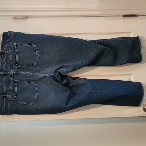EUC Torrid Sz 26R Distressed Knee And Hem Denim Jeans - Picture 5 of 8
